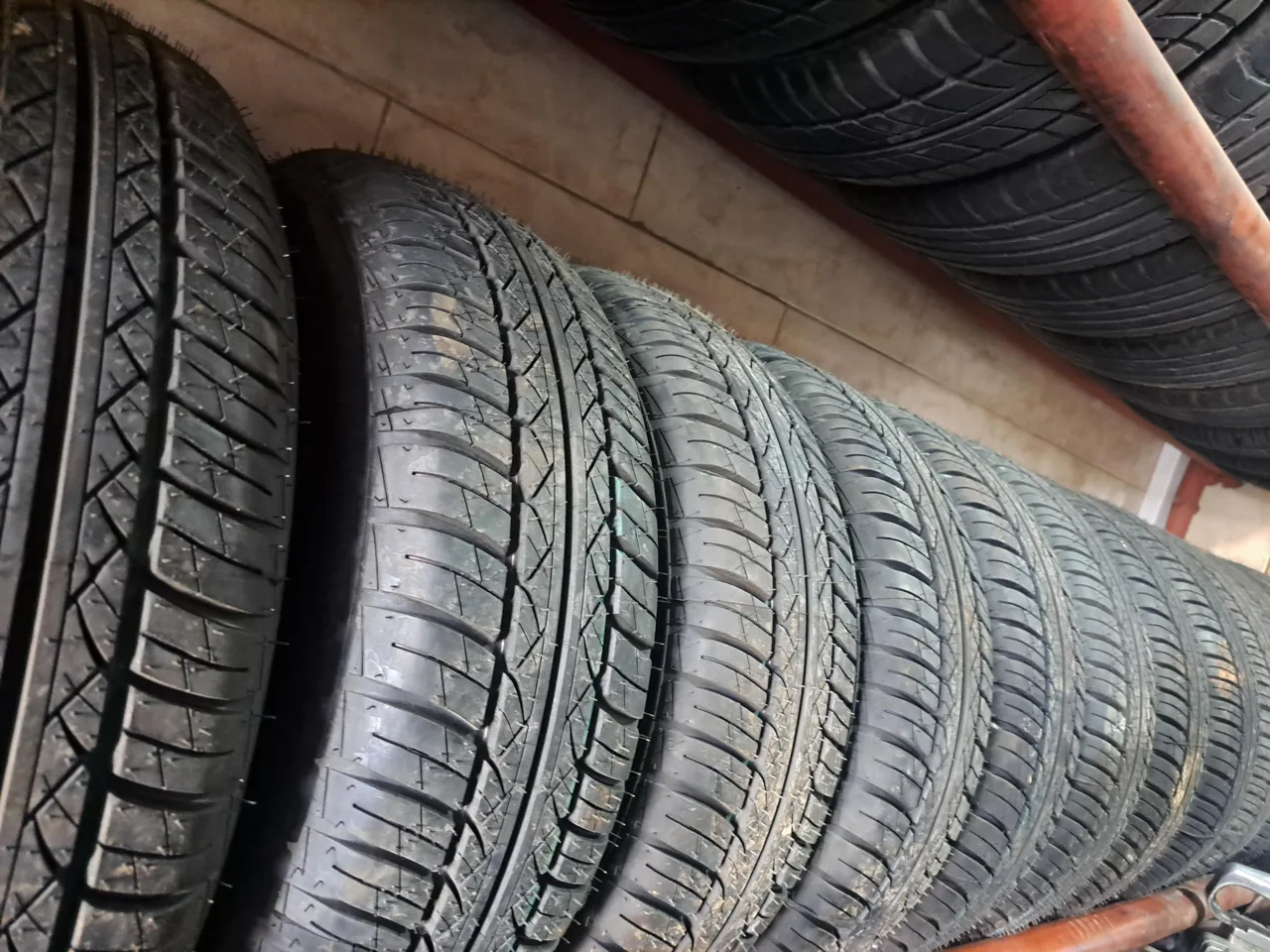 لاستیک فروشی و پنچرگیری خوشبخت - تصویر 2