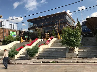 رستوران بیرون