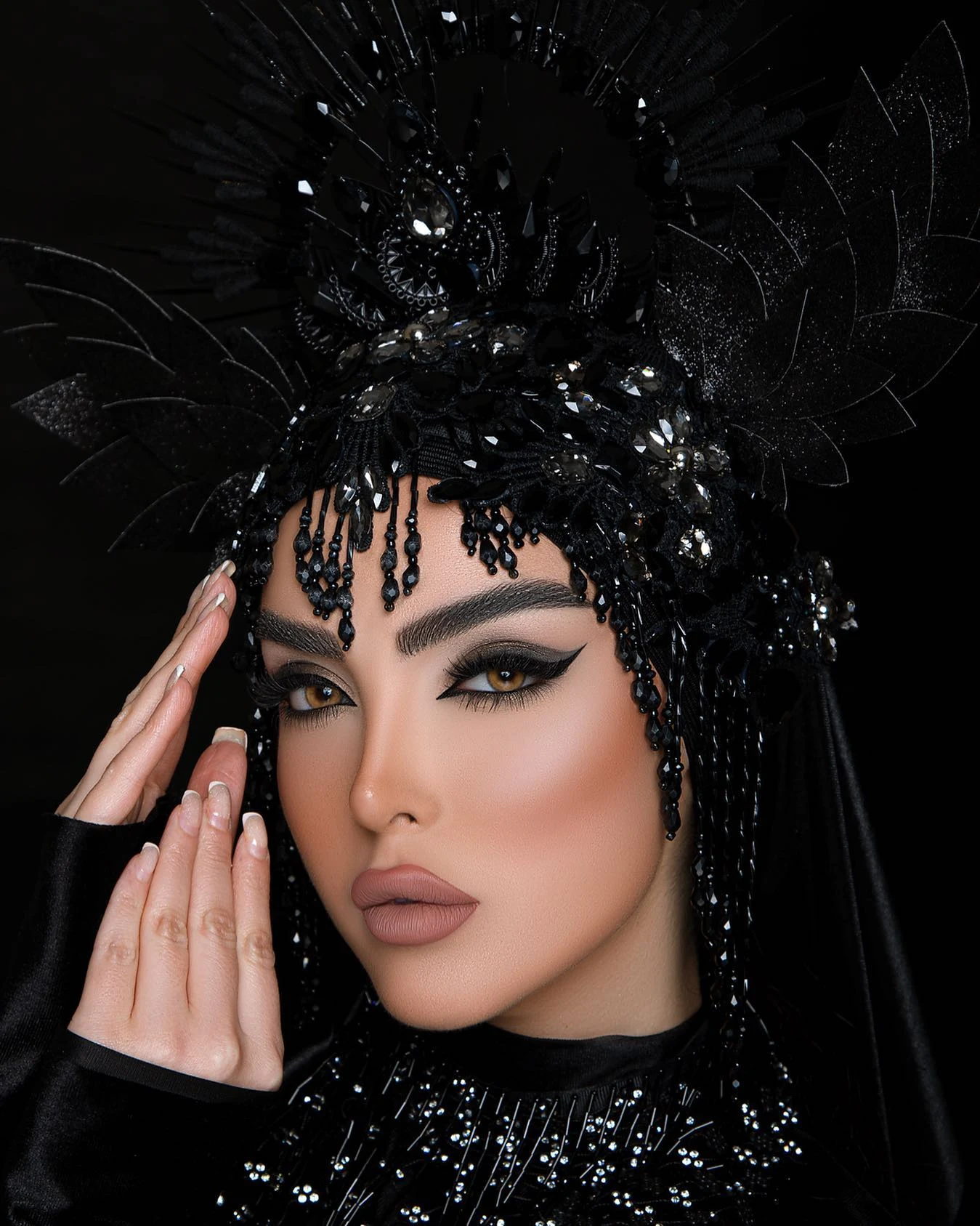 سالن قصر ماهگون - آموزشگاه آرایشگری در تهران - تصویر 2