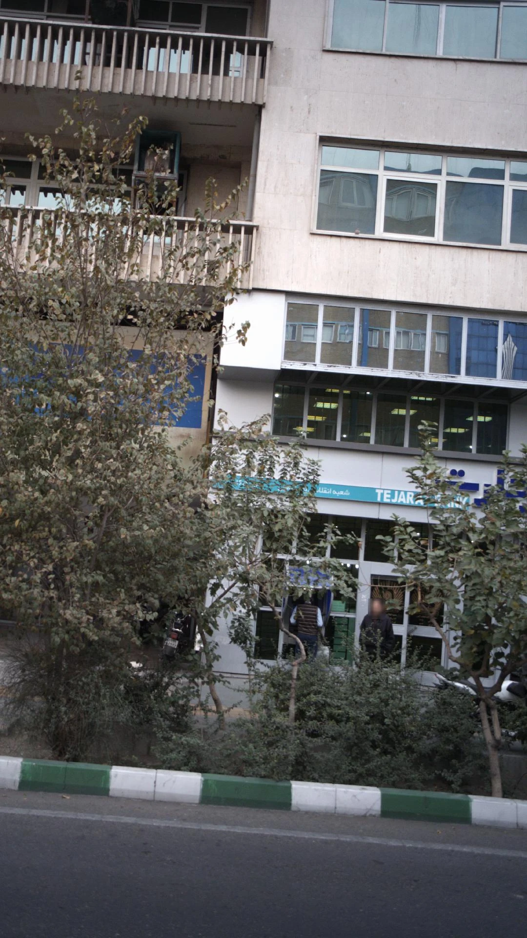 بانک تجارت شعبه میدان فردوسی - تصویر 3