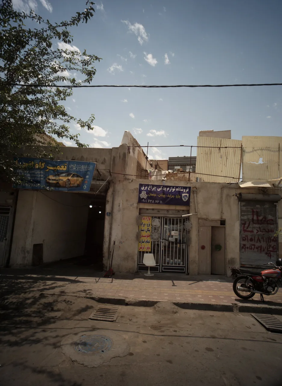 فروشگاه لوازم یدکی چراغ برق