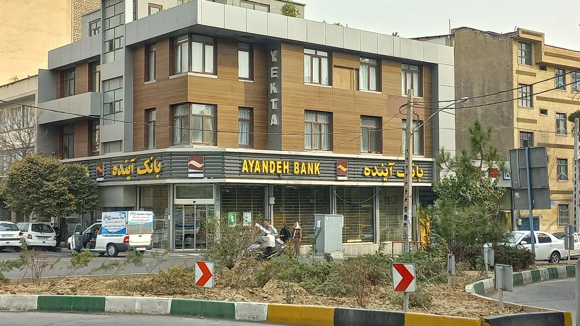 بانک آینده شعبه جماران تهران - تصویر 4