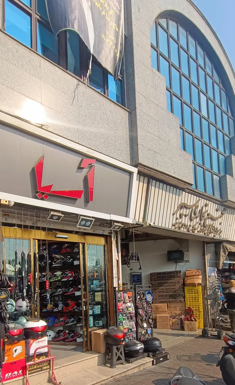 فروشگاه کلاه کاسکت و لوازم موتورسیکلت