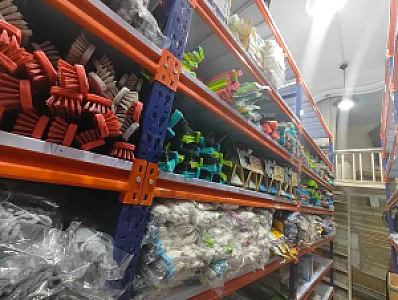 فروشگاه رنگ و ابزار ملکی