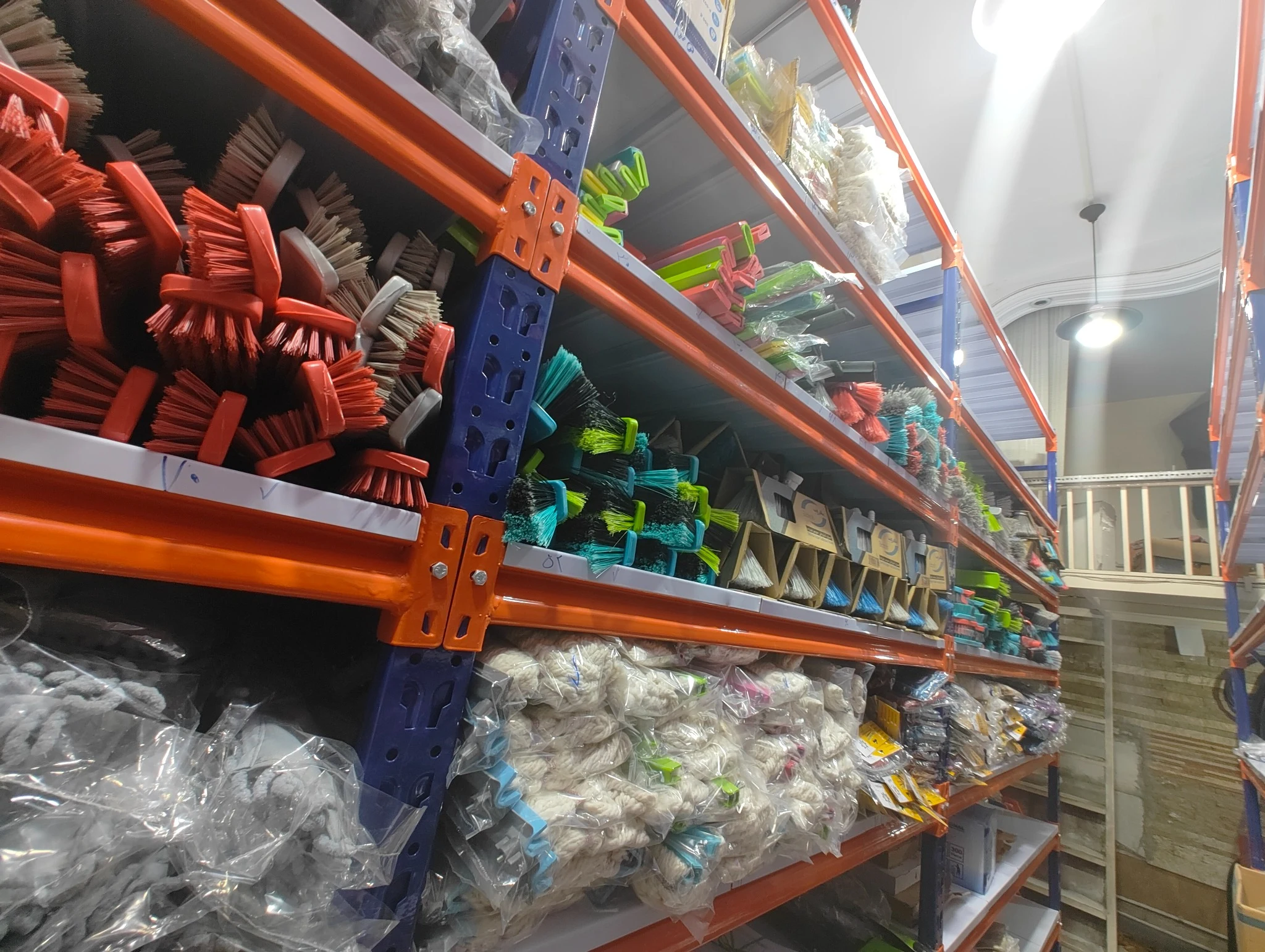 فروشگاه رنگ و ابزار ملکی
