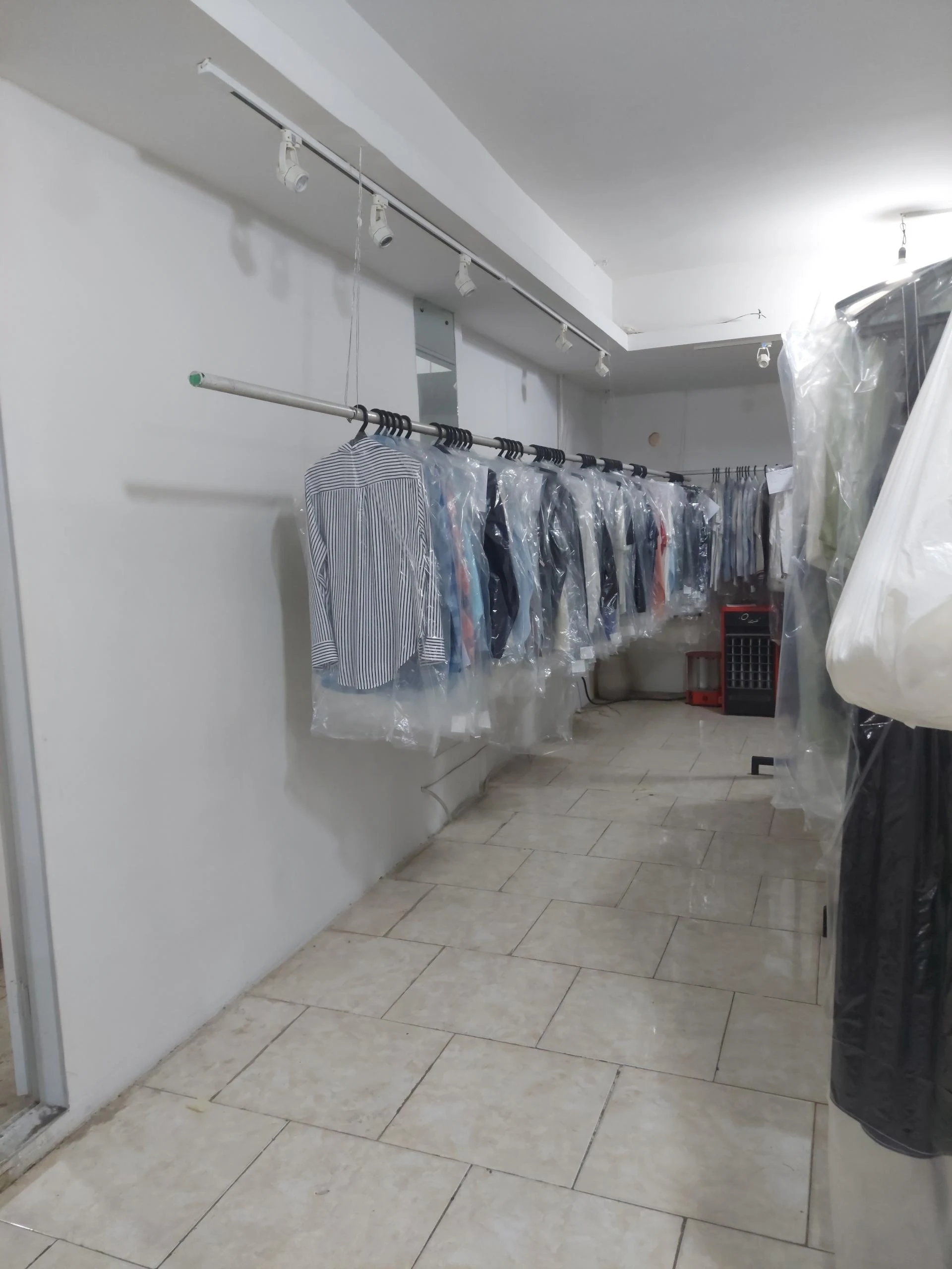 خشکشویی وسفیدشویی آرین
