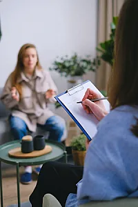 کلینیک روانشناسی و مشاوره آنلاین خارج از کشور آرامش