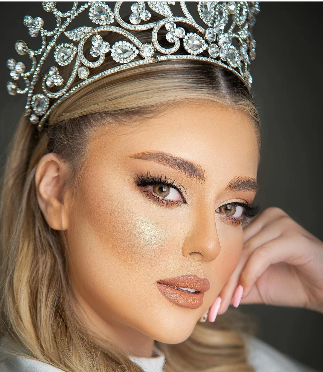 آرایشگاه گل آرا