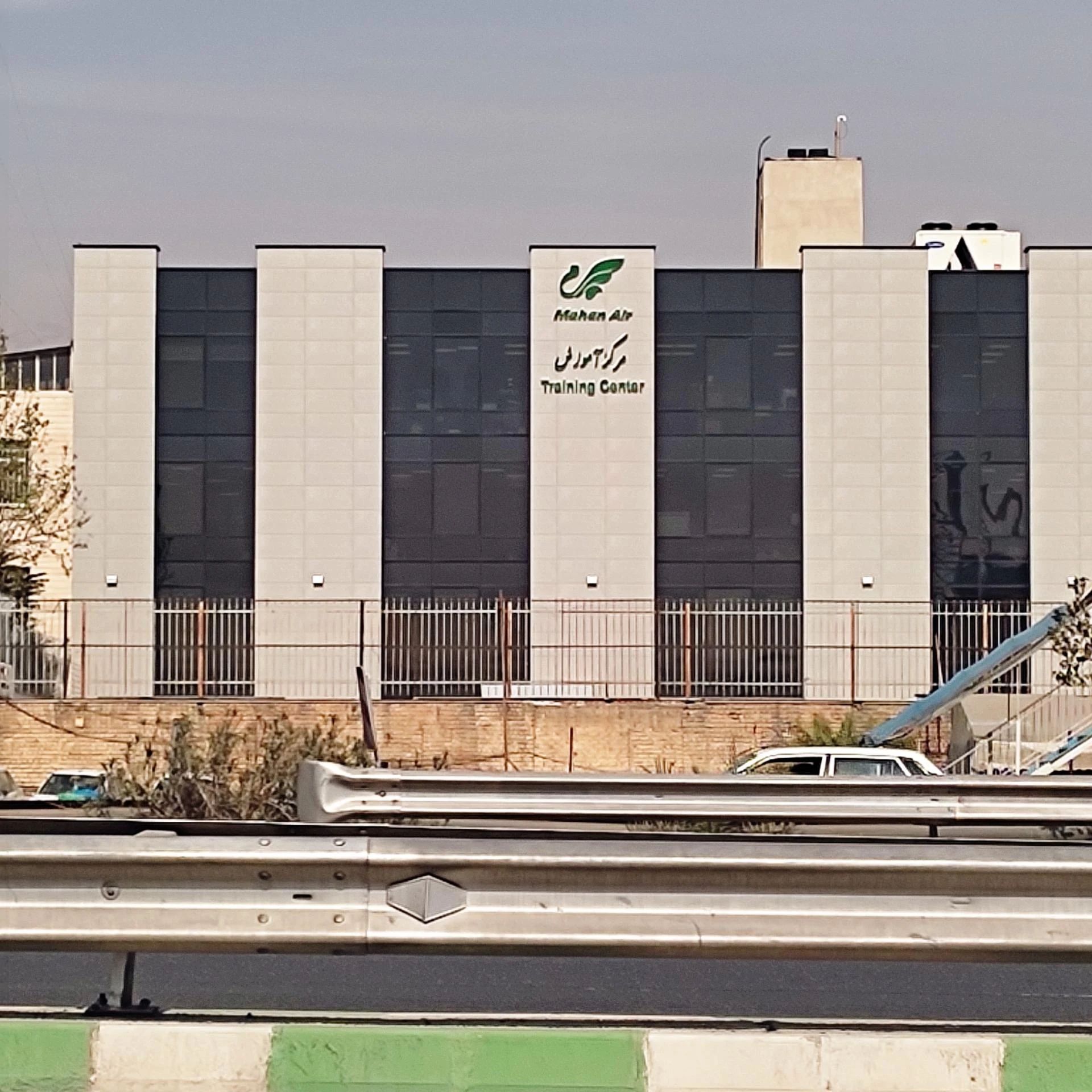 آموزشگاهنیک اندیشان