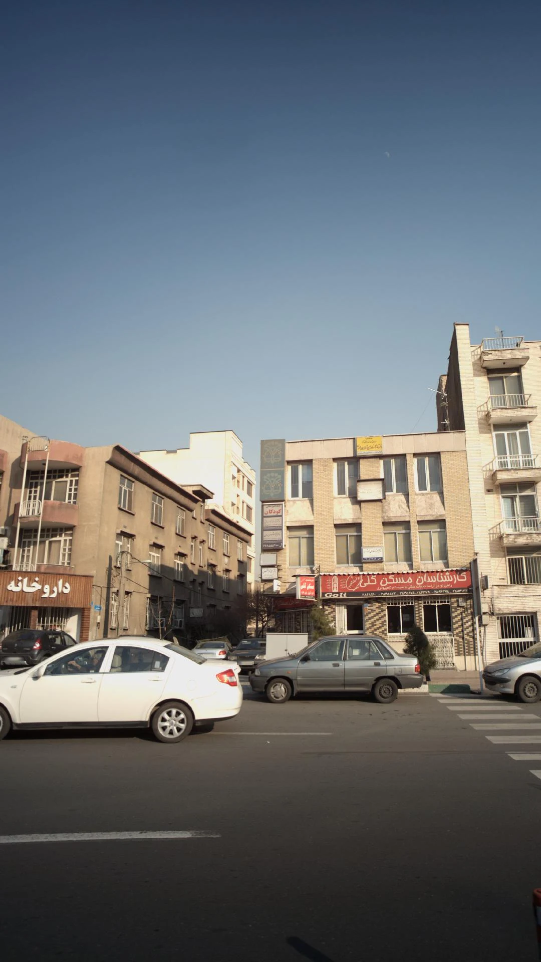 کلینیک دکتر گلریز رستمی دندانپزشک - تصویر 3