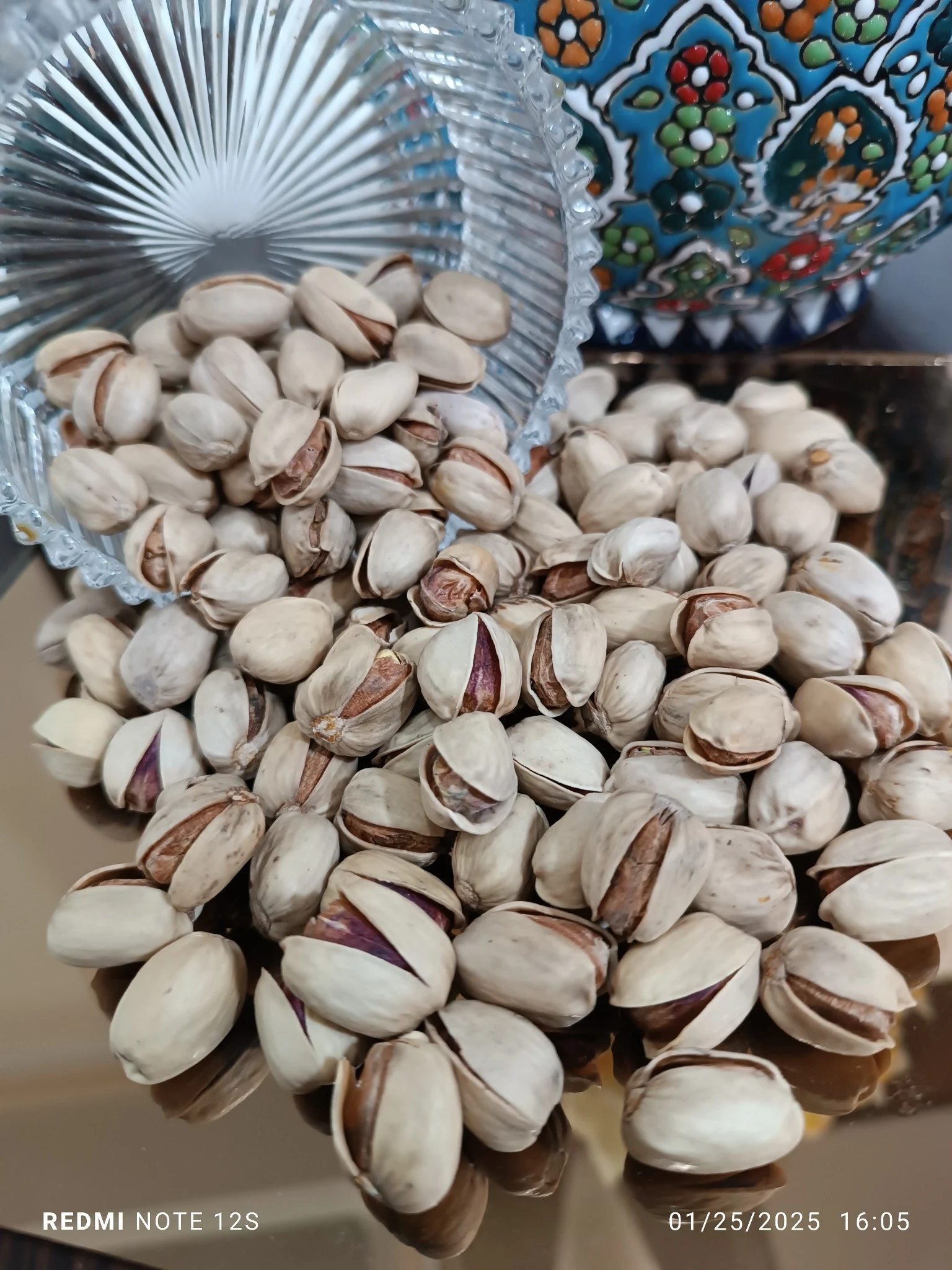 پسته آوازه