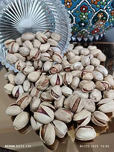 پسته آوازه