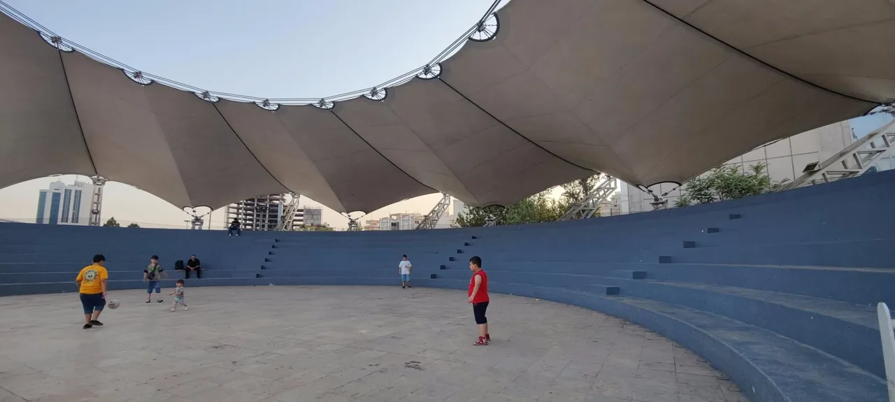 آمفی تئاتر روباز بوستان آب و آتش - تصویر 2