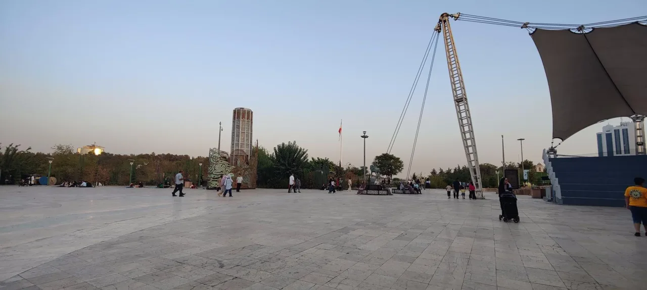 آمفی تئاتر روباز بوستان آب و آتش - تصویر 3