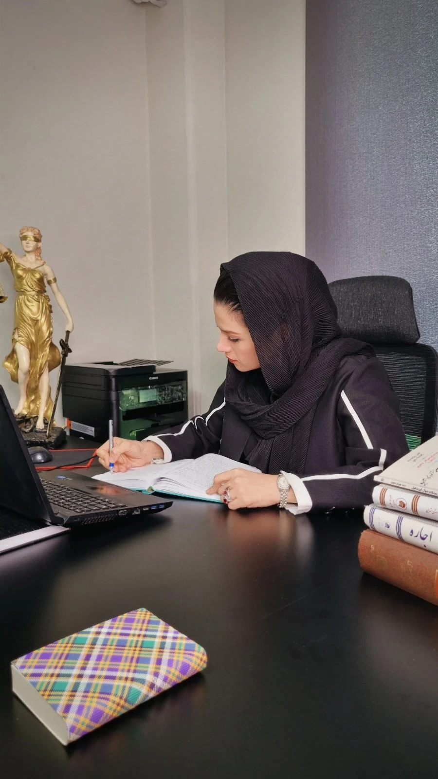 وکیل فریبا صابری - دفتر وکالت در تهران