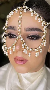 سالن زیبایی رژ سرخ