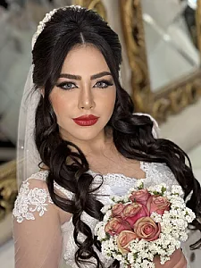 میکاپ کار عروس