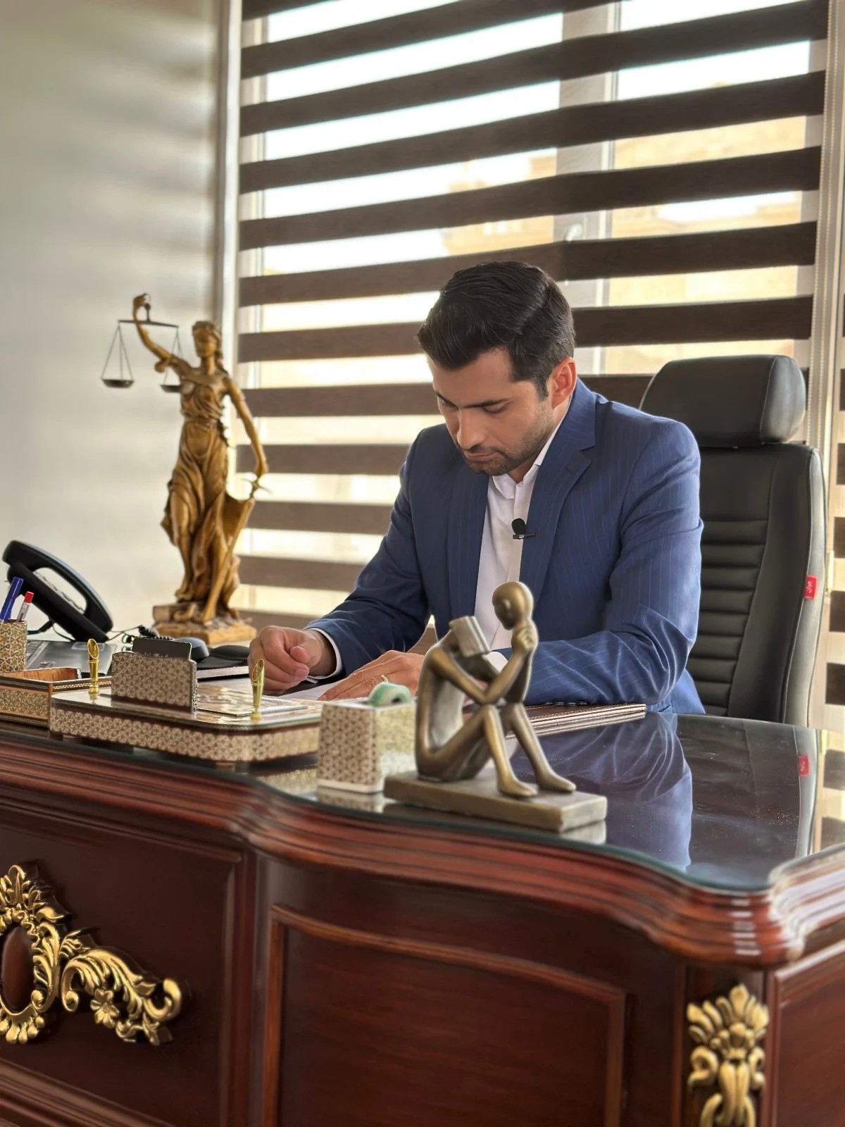 وکیل پایه یک دادگستری بهزاد گروسی
