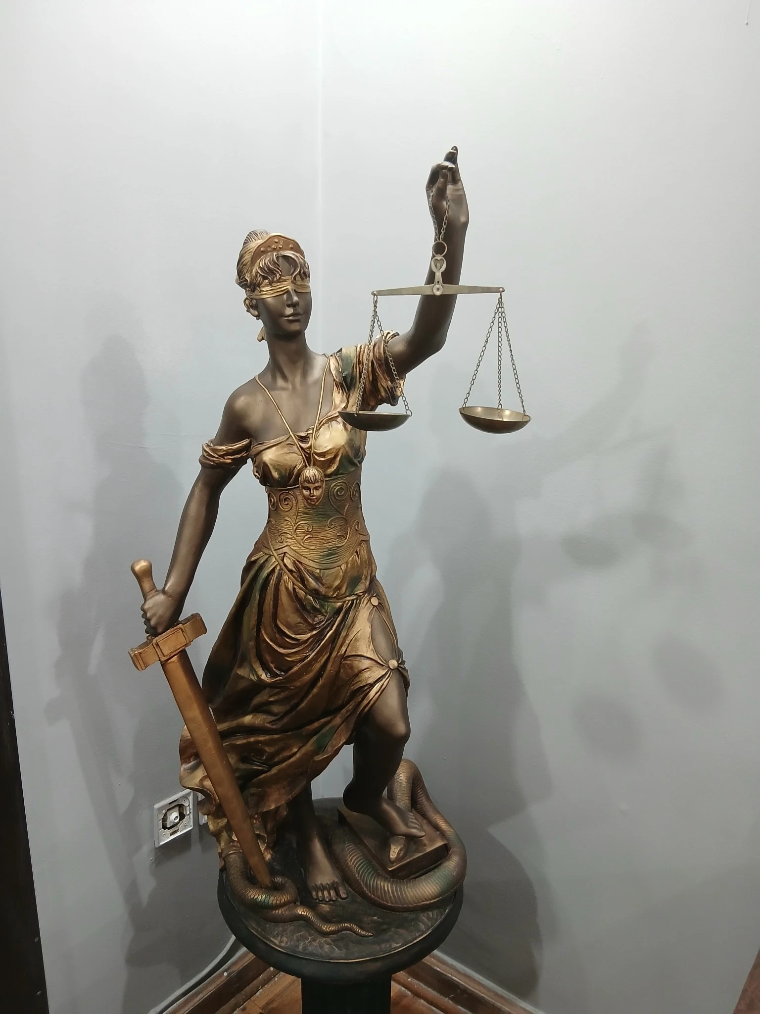 مؤسسه حقوقی حامیان عدالتخواه فاتح