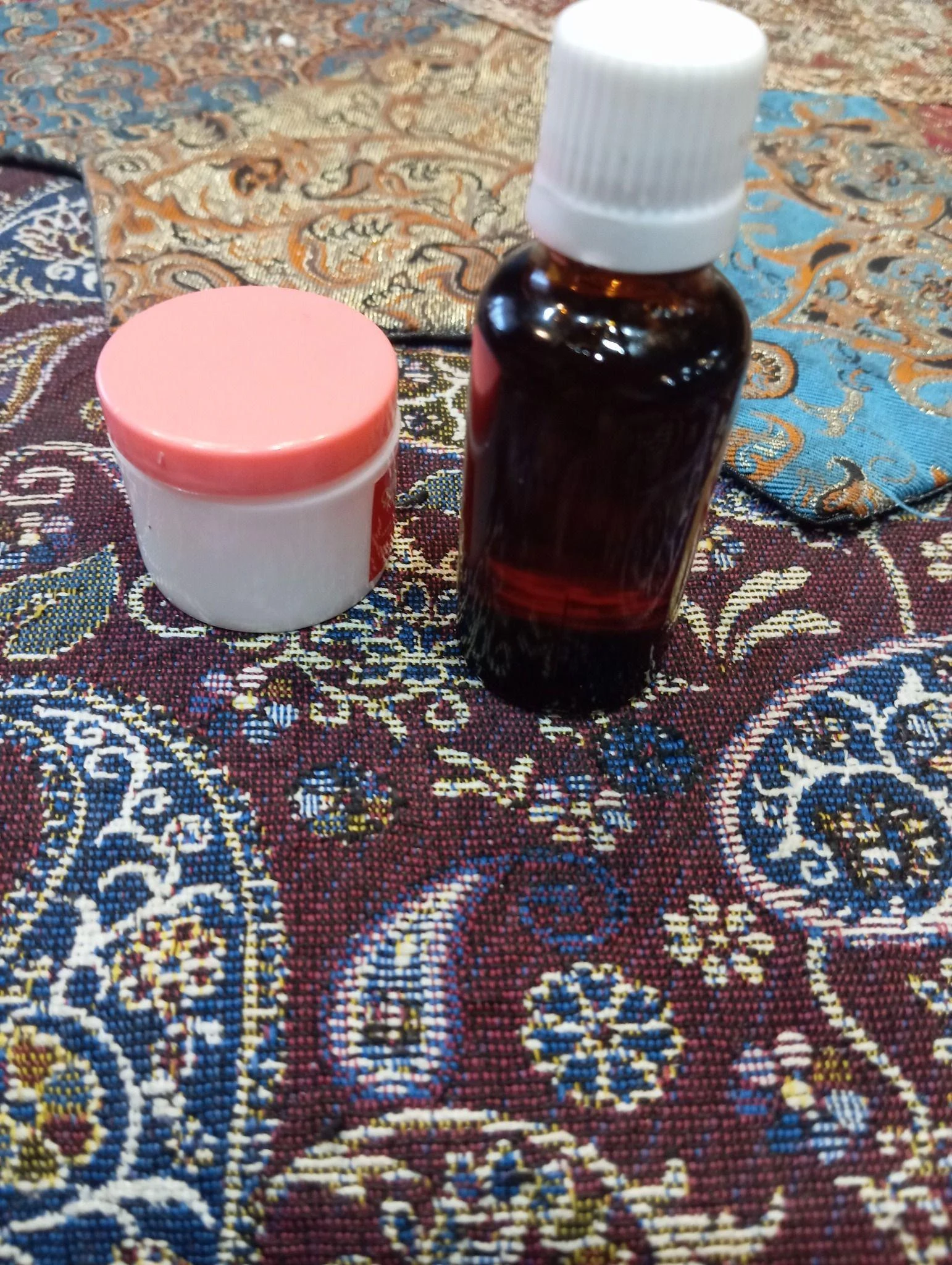 کرم و روغن حجم دهنده بدن - طب سنتی و عطاری در تهران