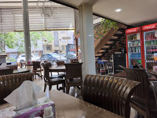 رستوران دریایی دلفین