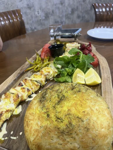 رستوران دریایی دلفین