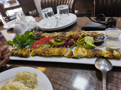 رستوران دریایی دلفین