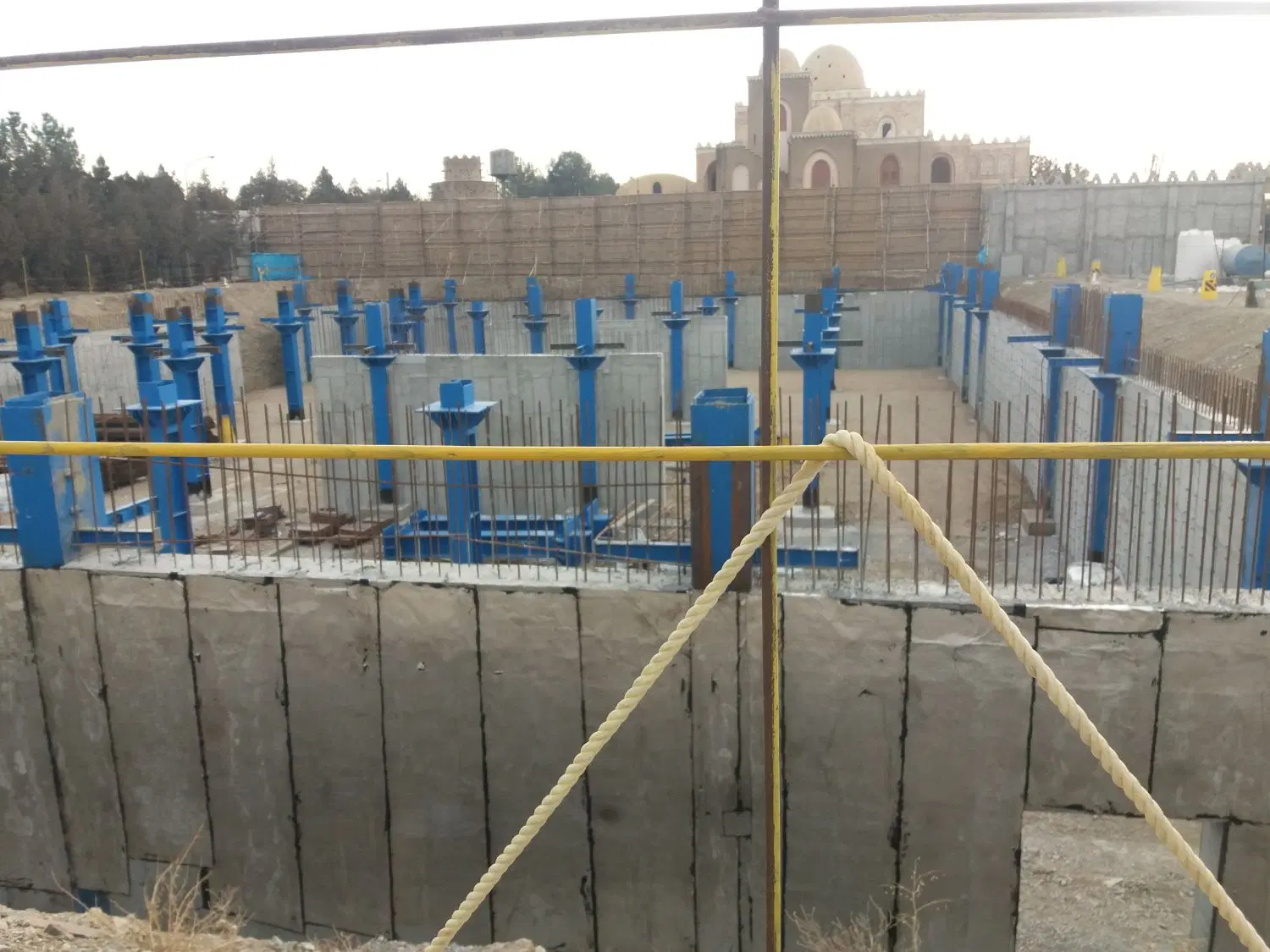 آرماتوربندی و قالب‌بندی در شهرک شهرداری - تصویر 2