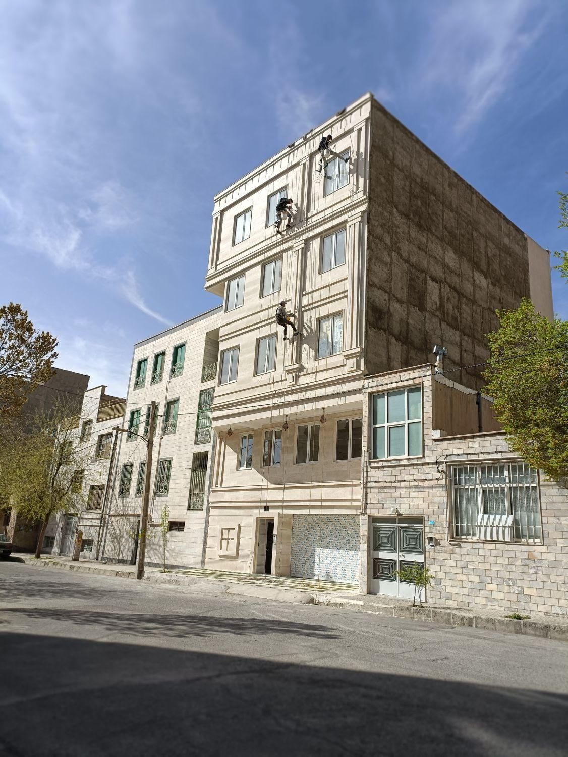 کار در ارتفاع و نماشویی در آذری - تصویر 3