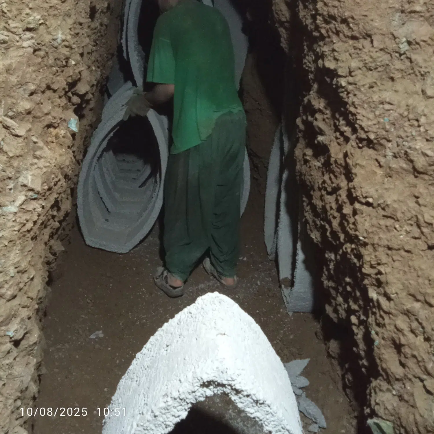 مقنی و چاه‌کن در شمشیری
