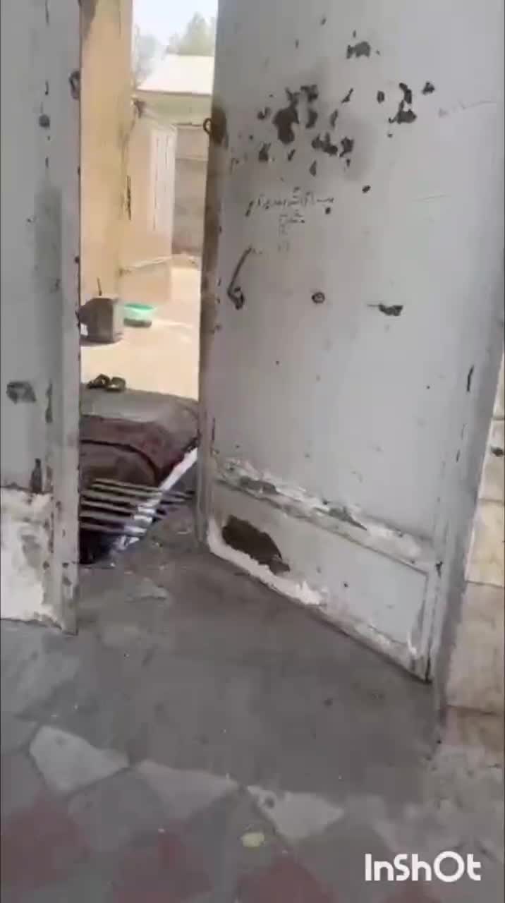 نقاشی ساختمان در باغ فیض