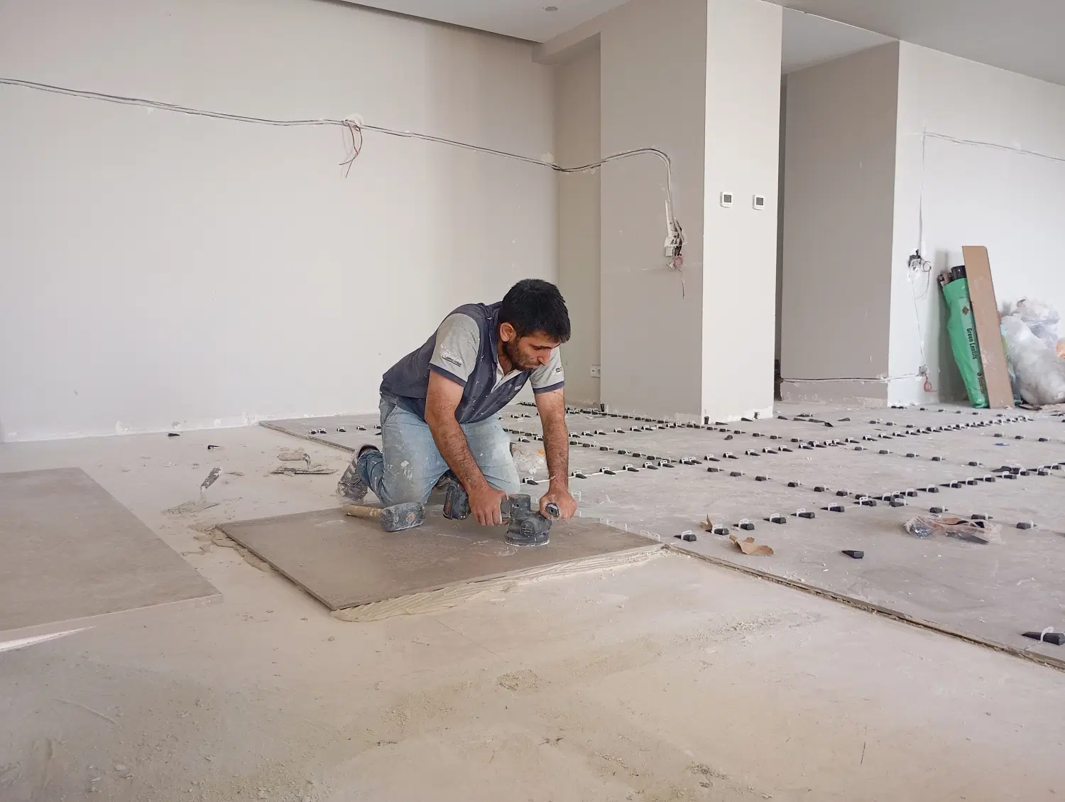 کاشی‌کاری و سرامیک‌کاری دکتر هوشیار