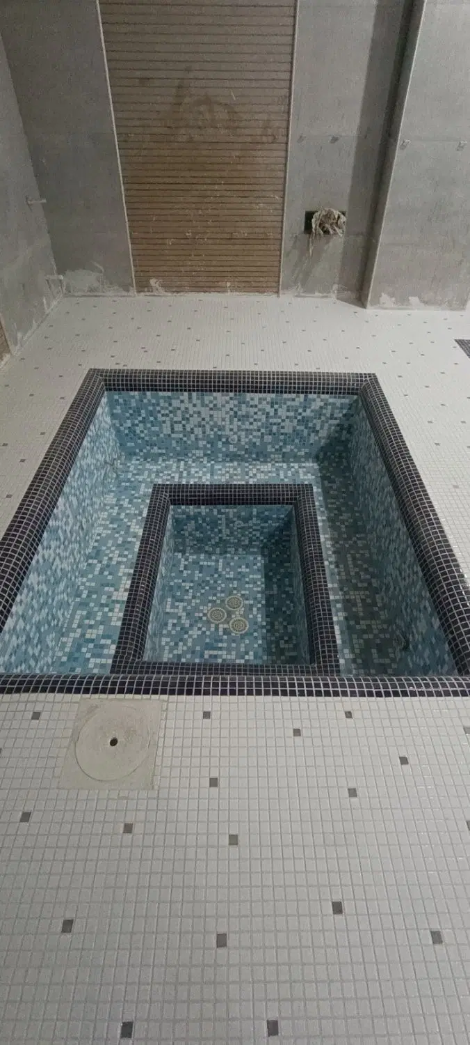 استخرسازی و کاشی‌کاری استخر در جوادیه - تصویر 3