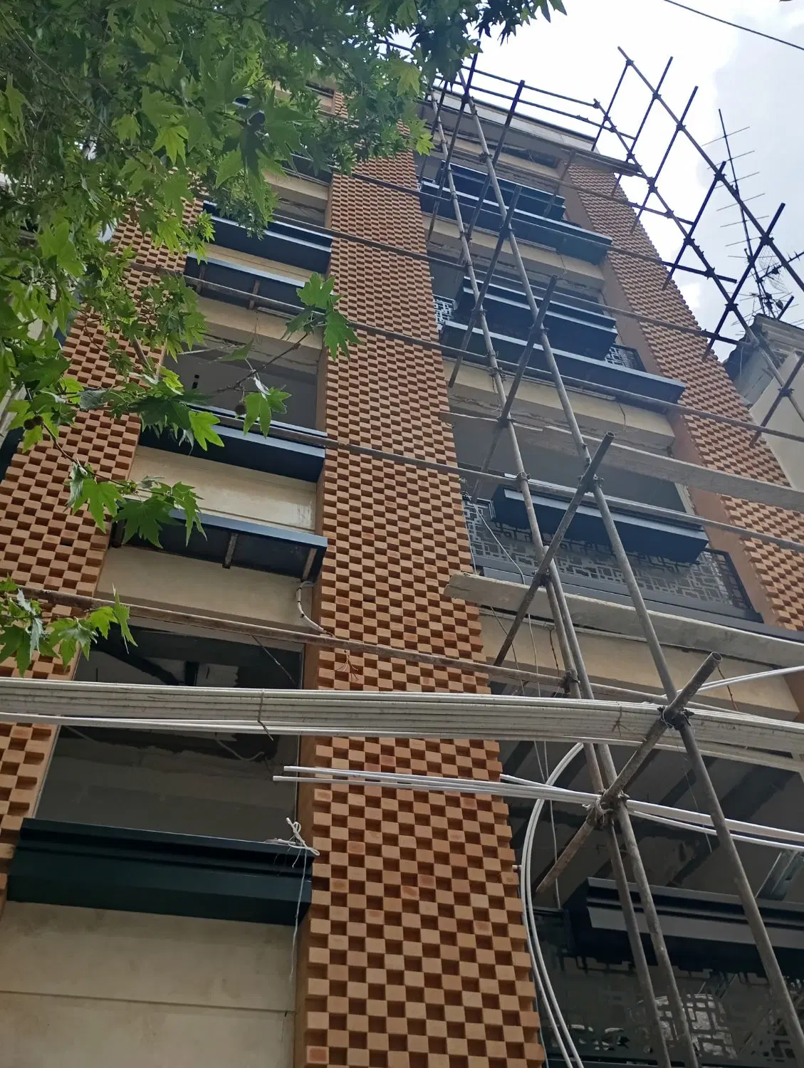 سنگ‌کار و کاشی‌کار در زاهد گیلانی - تصویر 2