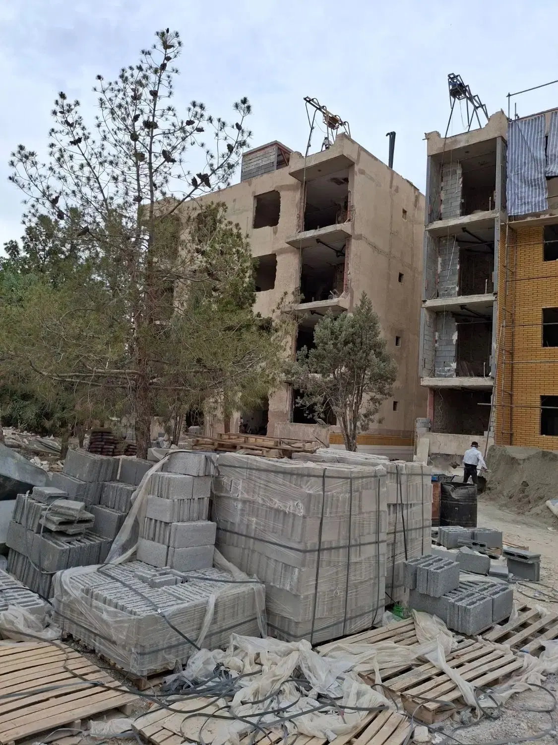 تخریب و گودبرداری در دبستان