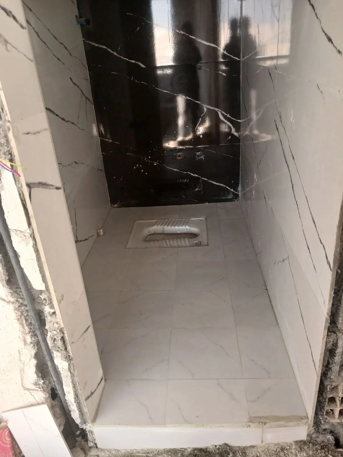 کاشی‌کاری و سنگ‌کاری در دروس - تصویر 4