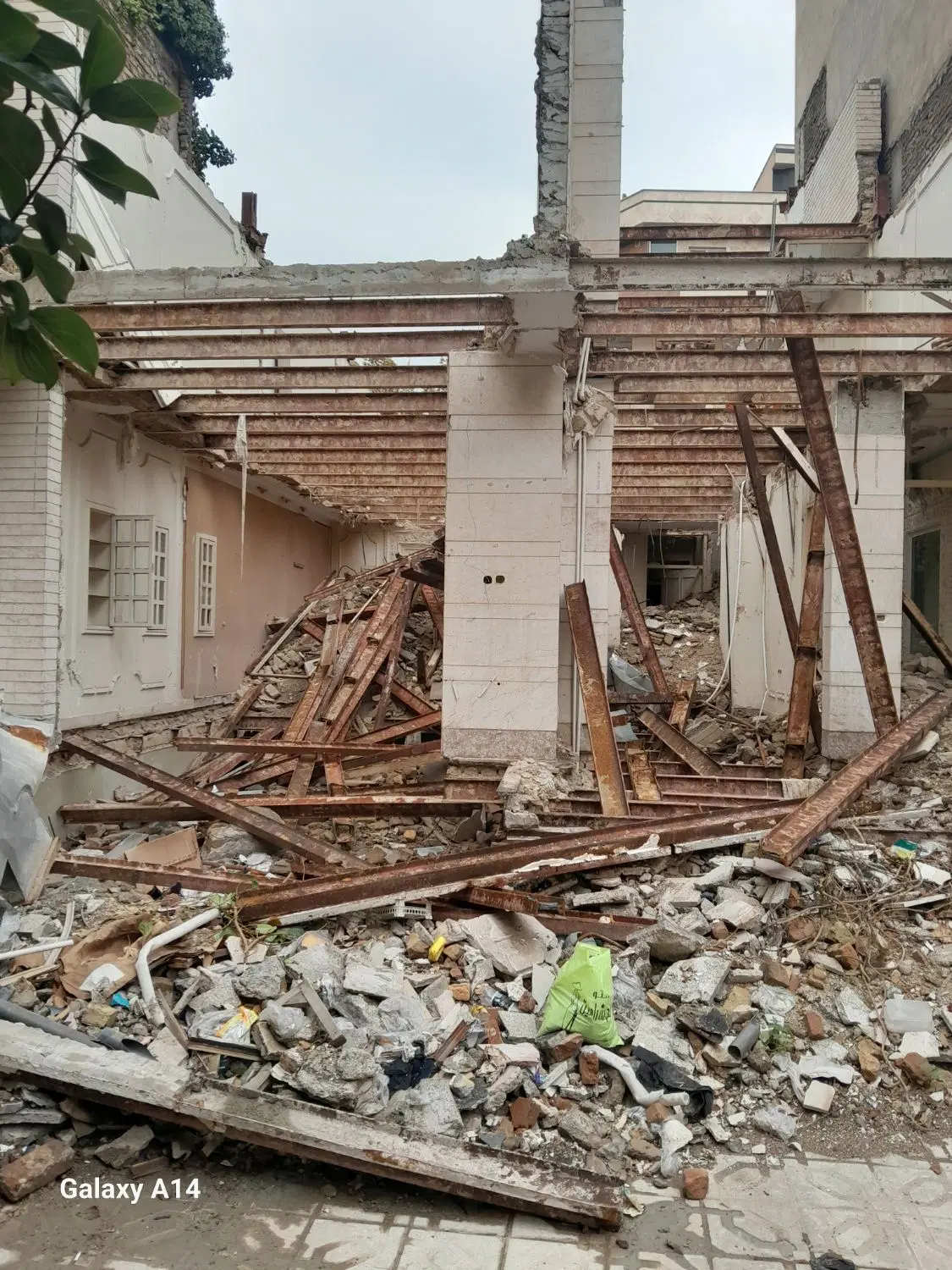 تخریب ساختمان جمهوری - تصویر 2
