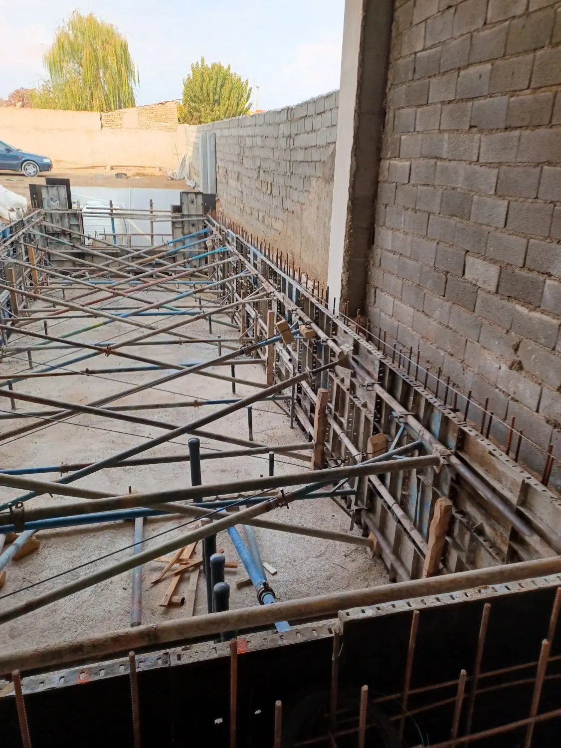 پیمانکاری قالب‌بندی و بتن‌ریزی در شهرک چیتگر - تصویر 12