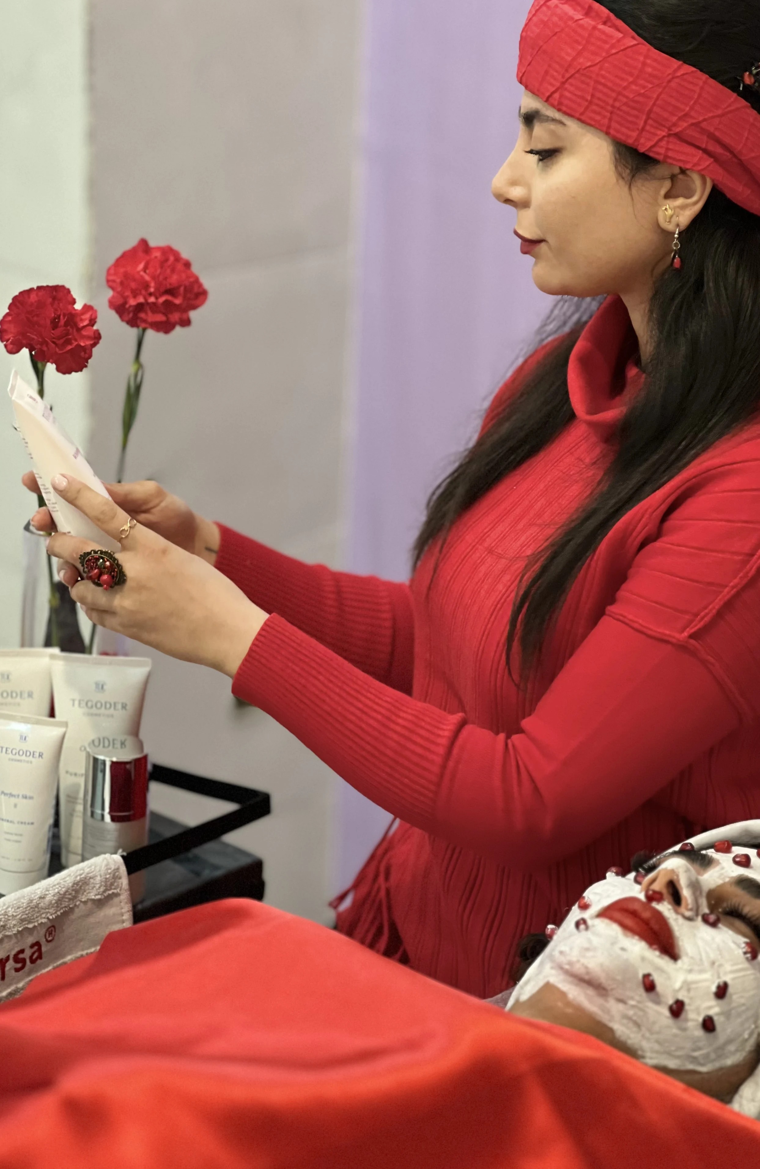 فیشال و پاکسازی پوست  آیلار شاهوردی - آموزشگاه آرایشگری در شهرکرد - تصویر 2