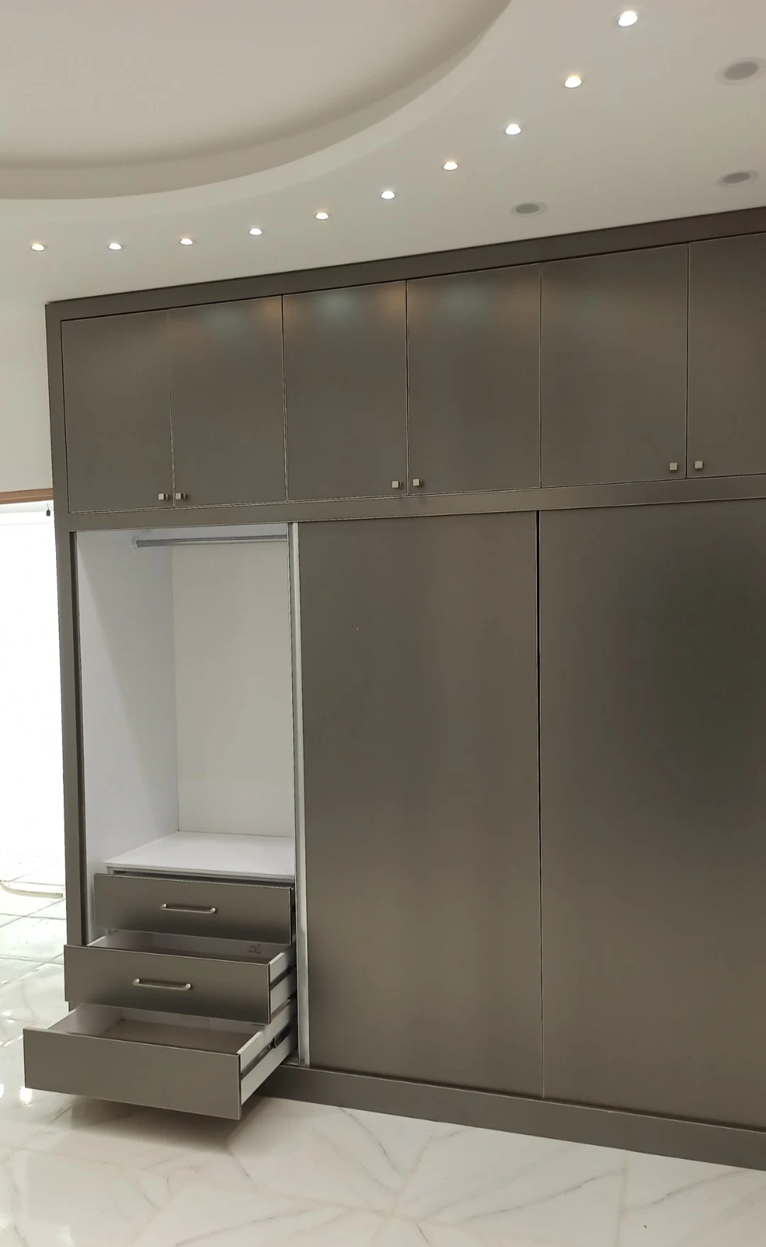 خدمات تخصصی کابینت و مصنوعات چوبی احمدیا - تصویر 2