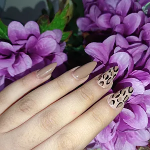 آرایشگر زنانه مهسا امینی