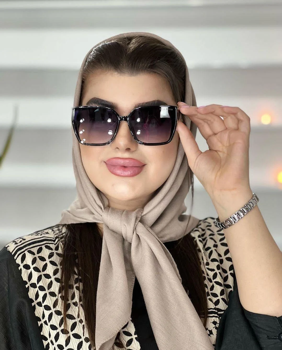 عینک و ساعت آیکو