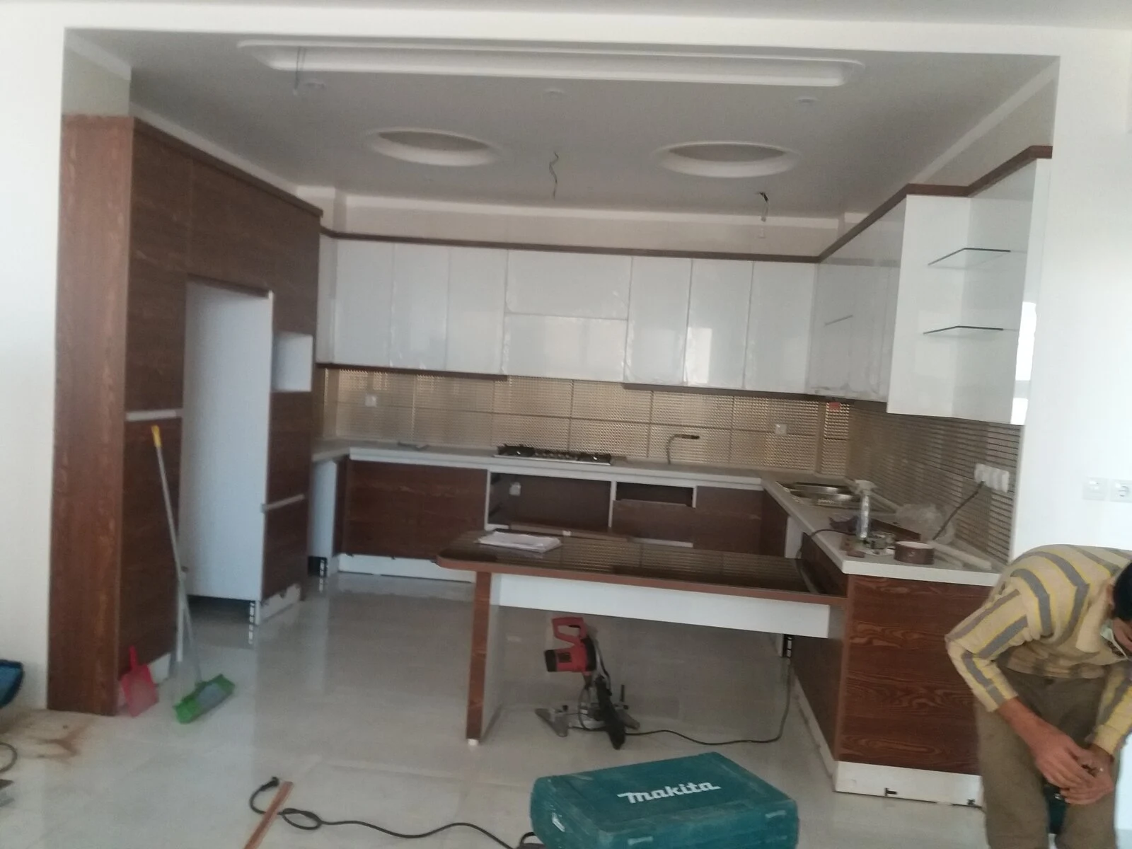 طراحی و ساخت انواع کابینت محسن لنگری