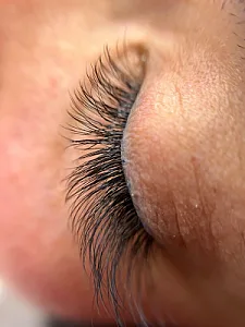 اکستنشن مژه و لیفت ابرو مژینا