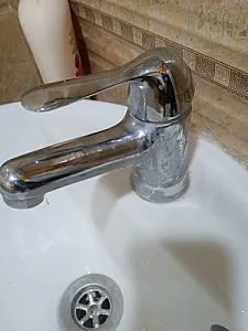 لوله کش و برقکار ساختمان شریفی