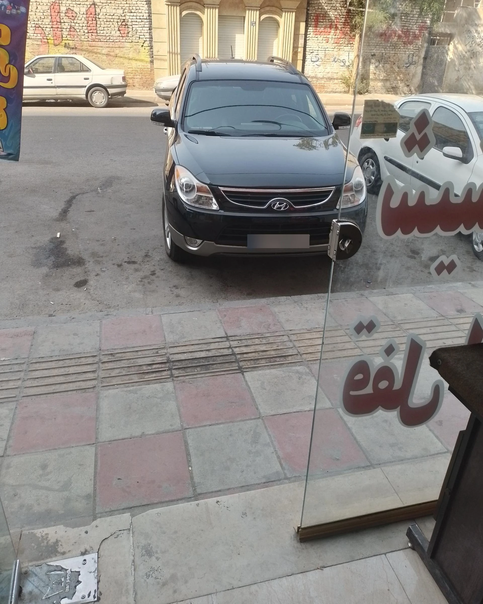 شیشه اتومبیل اسعدجویائی