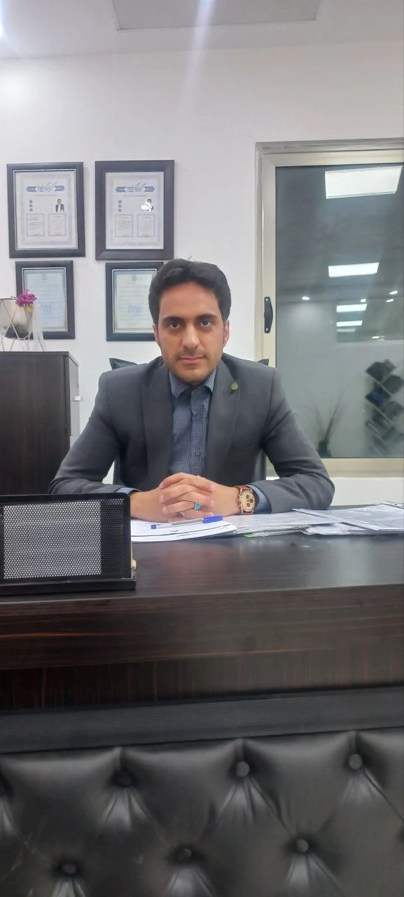 پویا آزادگان وکیل پایه یک دادگستری