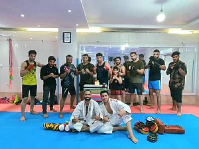 آموزش کیک بوکسینگ و mma