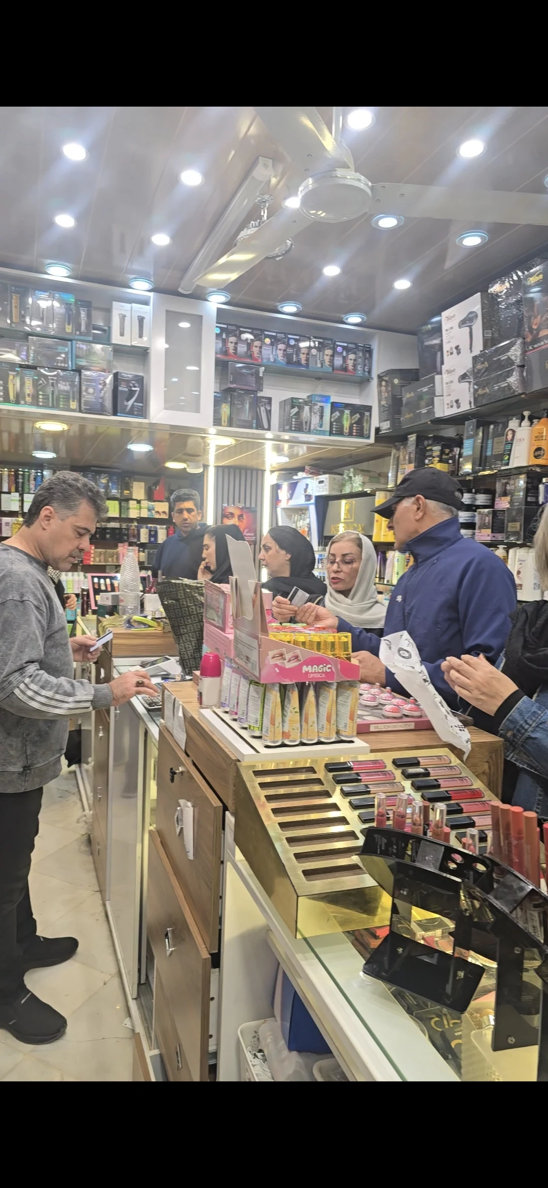 فروشگاه لوازم آرایشی امید - تصویر 3