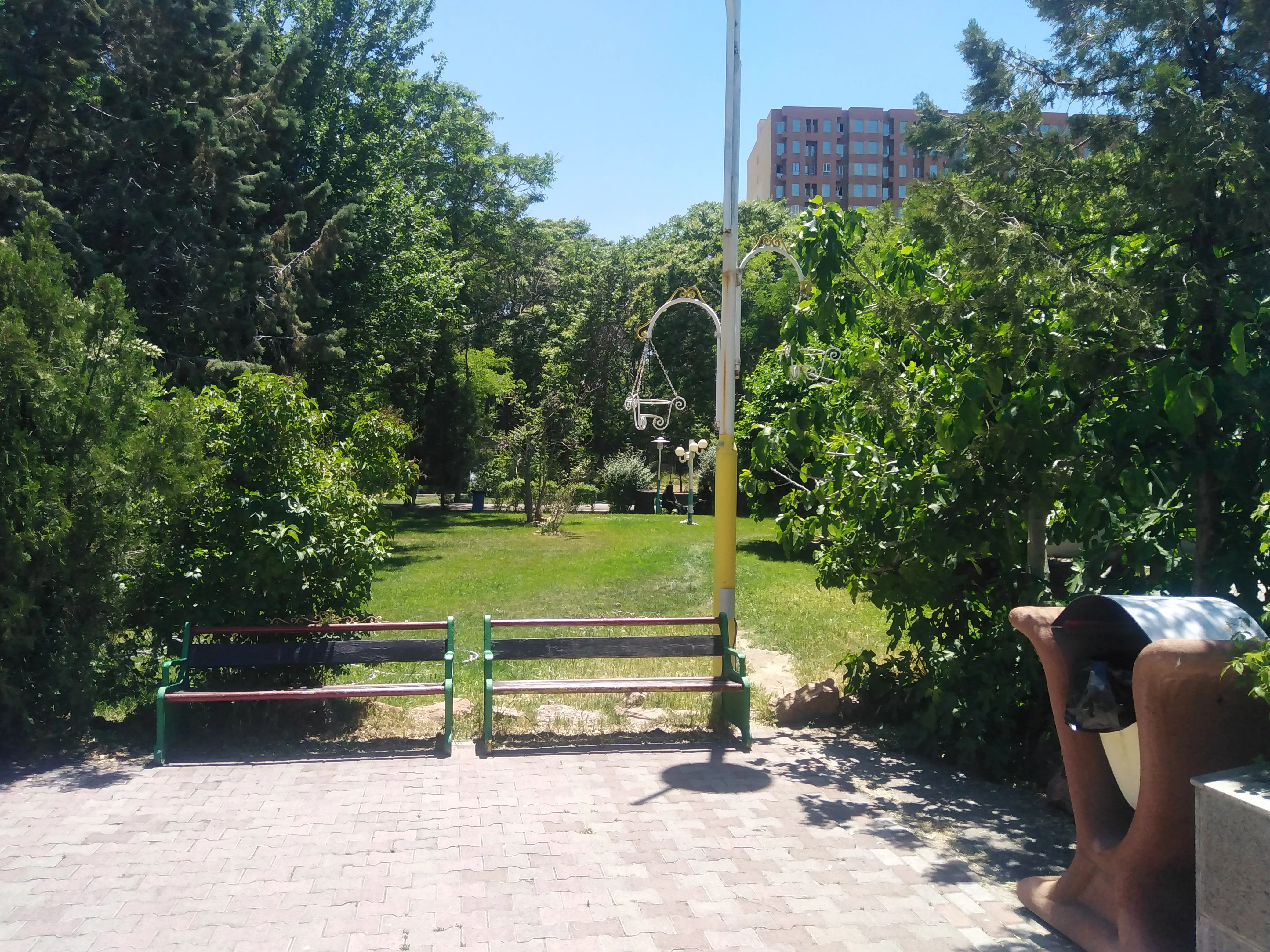 مهمانسرا زمرد